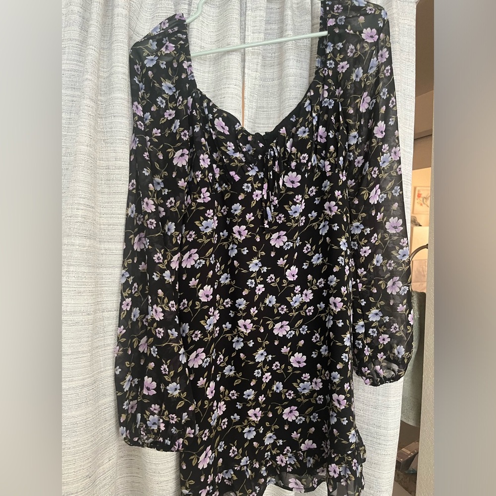 Flowing sleeved flower dress 💐